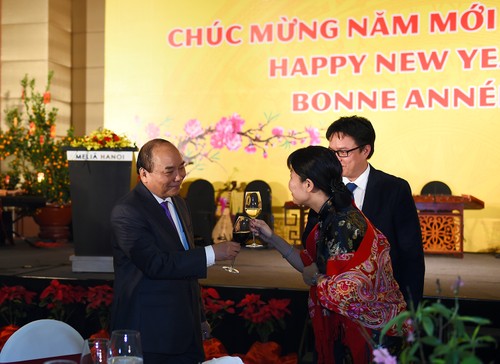 Galadinner des Premierministers Nguyen Xuan Phuc für diplomatisches Korps zum Neujahr - ảnh 1